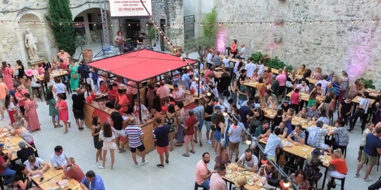 Pendant le Festival d’Avignon, escale fraîcheur et convivialité avec Le Bar à Vins des Côtes du Rhône