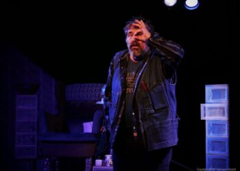 L’Oriflamme, Solitude d’un ange gardien, où comment ce qui ne se dit jamais percute l’humanité