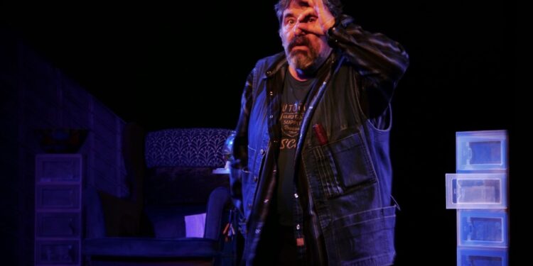 L’Oriflamme, Solitude d’un ange gardien, où comment ce qui ne se dit jamais percute l’humanité