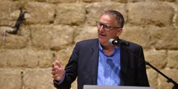 Claude Avril , maire de Châteauneuf-du-Pape : « Ce sont les projets qui nous font avancer »