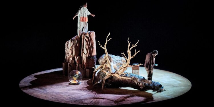 Avec ‘La Distance’, Tiago Rodrigues fait une proposition radicale dystopique : si on ne peut pas changer le monde, changer de monde