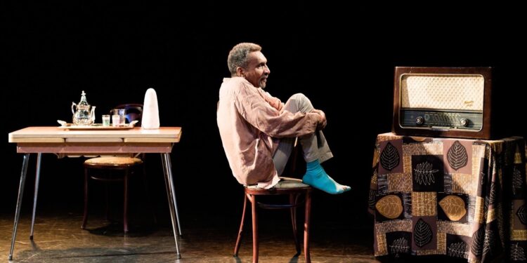 ‘Bleu + bleu = 4’, une jeunesse franco-algérienne passée au crible à l’Isle 80