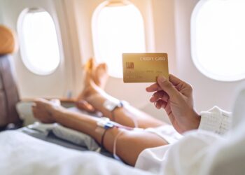 Carte bancaire : ce qu’il faut savoir des garanties d’assistance et d’assurance à l’approche de l’été