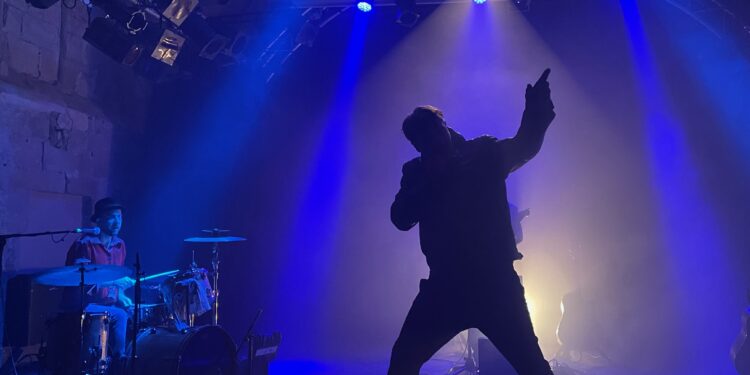 (Vidéo) ‘Johnny, libre dans ma tête’ de Didier Gustin, un spectacle musical qui envoie du lourd