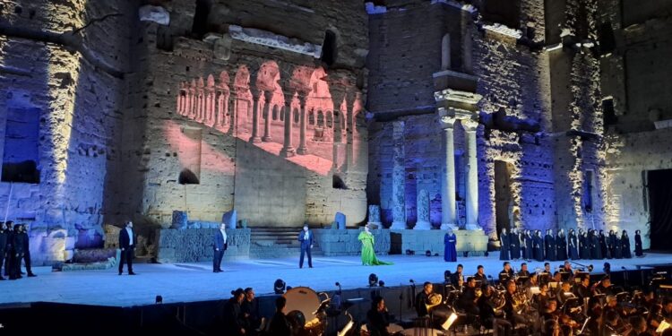 Anna Netrebko ensorcelle Les Chorégies dans ‘Le Trouvère’, entre passion et haine, jalousie et vengeance