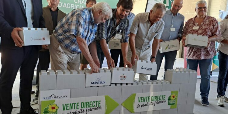 Pose de la 1re pierre de la Maison des Agriculteurs à Monteux