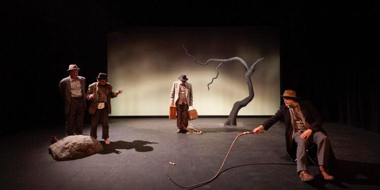 ‘En attendant Godot’, le rendez-vous du Off 2025 qu’il ne fallait pas manquer au Théâtre des Halles