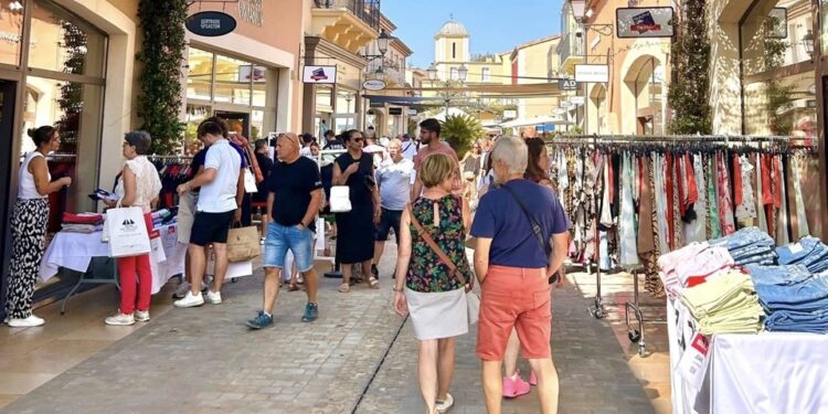 Miramas : le Village de Marques fait sa braderie