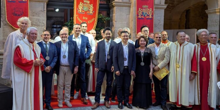 La Commanderie des Costes du Rhône a reçu 200 invités venus du monde entier à Suze-la-Rousse