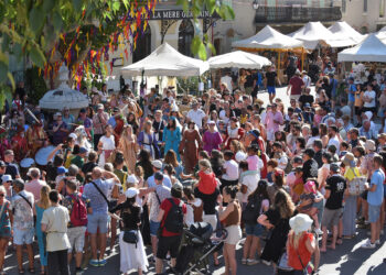 Châteauneuf-du-Pape, 36 000 visiteurs transportés dans la faille temporelle médiévale de la Véraison
