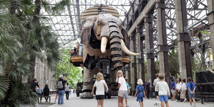 Le Grand Éléphant, vigie des univers mécaniques de Nantes