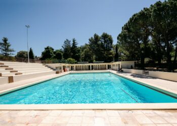 Vaison-la-Romaine rend l’accès à sa piscine municipale gratuit