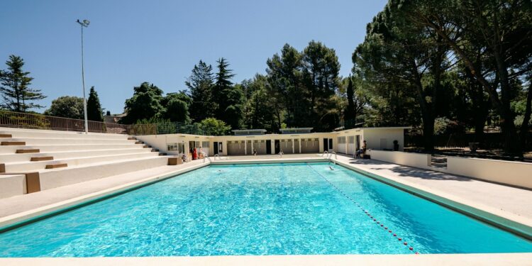 Vaison-la-Romaine rend l’accès à sa piscine municipale gratuit