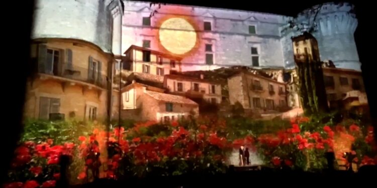 (Vidéo) Le collectif vauclusien Luminagora passe par Gordes pour sa tournée des 10 ans