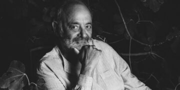 Le chanteur Louis Chedid sur la scène de l’auditorium du Thor