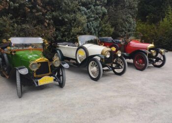 Des voitures ‘ancêtres’ parcourent le Gard, le Vaucluse et les Bouches-du-Rhône durant 3 jours