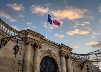 Sébastien Lecornu, le CDD le plus précaire de la Ve République : 28 jours à Matignon