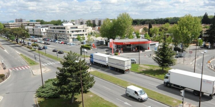 Avignon face aux poids lourds : le Maire veut interdire les camions de +38 tonnes sur la Rocade