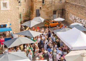 « Entre rêve et matière » : quand l’art, la fête et la solidarité illuminent La Maison Victoire à Cabrières-d’Avignon