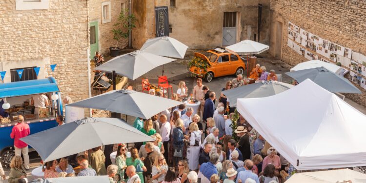 « Entre rêve et matière » : quand l’art, la fête et la solidarité illuminent La Maison Victoire à Cabrières-d’Avignon