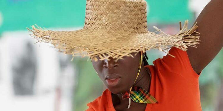 Conférence et spectacle chorégraphique sur l’écologie des sols et de l’environnement au Grenier à Sel