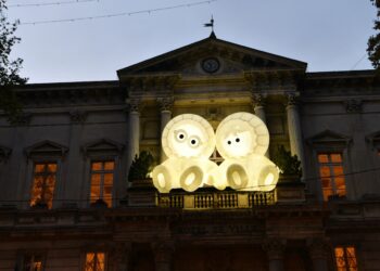 La parade des Anooki lance les festivités de Noël à Avignon