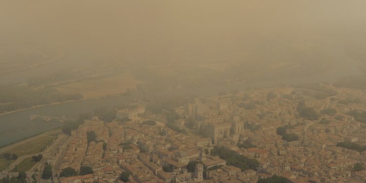 Avignon et Apt parmi les 20 agglomérations françaises ayant connu des pics de pollution de l’air en 2024
