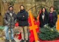 Quand les sapins peints dansent dans les rues d’Avignon