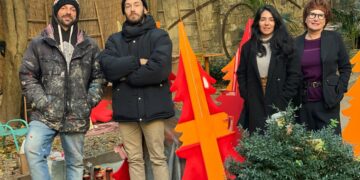 Quand les sapins peints dansent dans les rues d’Avignon