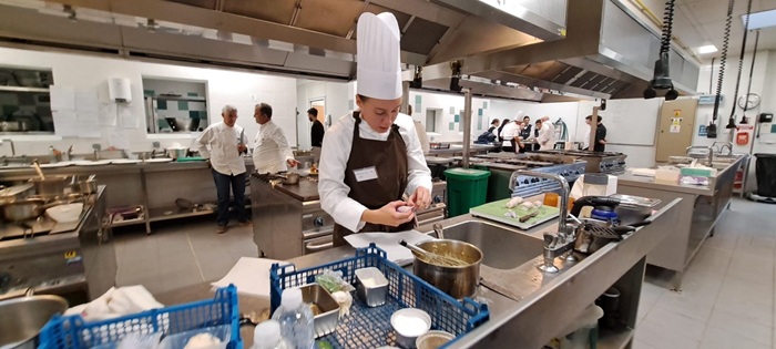 À 17 ans, Louise Abras remporte la finale régionale du Meilleur Apprenti Cuisinier de France à l’Ecole Hôtelière d’Avignon