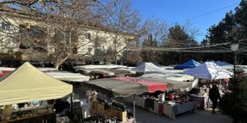 Plus de 80 exposants vous attendent au marché de Noël de Lourmarin