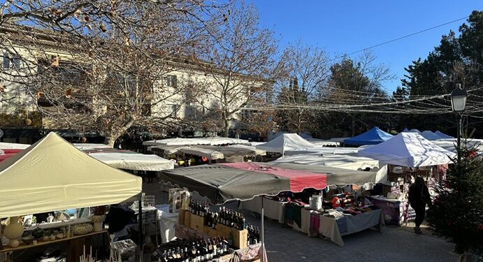 Plus de 80 exposants vous attendent au marché de Noël de Lourmarin