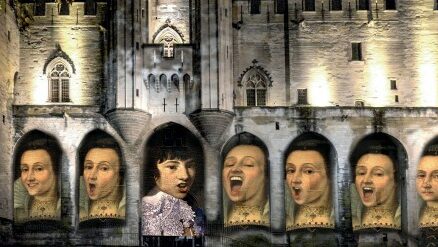 Son et lumière s’invitent sur la façade du Palais des Papes