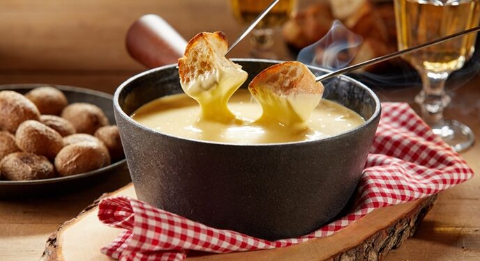 À Châteauneuf-du-Pape, ambiance conviviale autour d&rsquo;une fondue géante