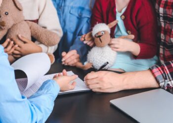 Des autorisations d’absence pour les salariés engagés dans une procédure d’adoption