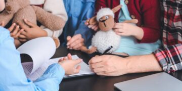 Des autorisations d’absence pour les salariés engagés dans une procédure d’adoption