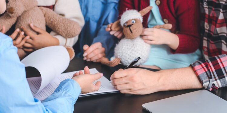 Des autorisations d’absence pour les salariés engagés dans une procédure d’adoption