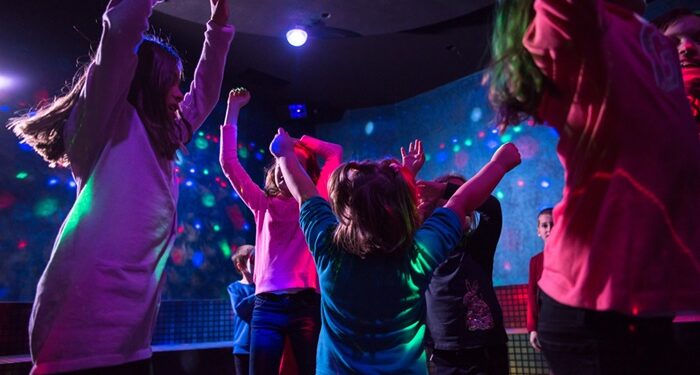 Une soirée néon k-pop pour les enfants à Sorgues