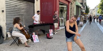 Off Avignon : 60 ans d’audace en équilibre et une affiche qui l&rsquo;indique