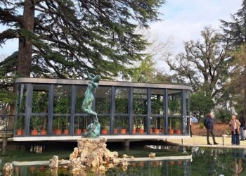 Au-dessus du Palais des Papes, le Jardin du Rocher des Doms s&rsquo;offre une seconde jeunesse pour ses 200 ans