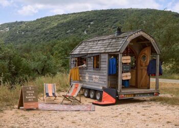 Patagonia répare les vêtements des grimpeurs à Saint-Léger-du-Ventoux