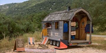 Patagonia répare les vêtements des grimpeurs à Saint-Léger-du-Ventoux