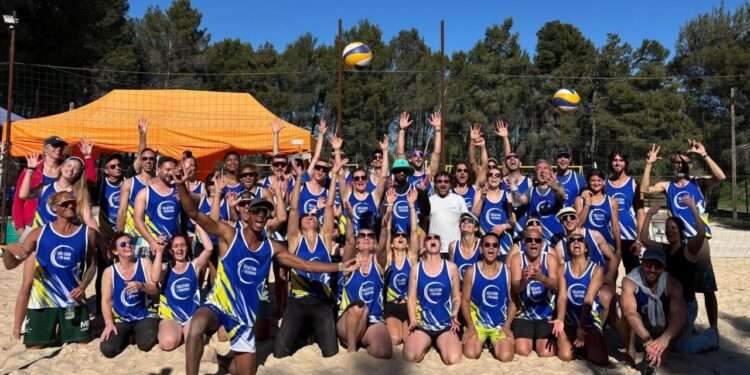 Aux Angles, le beach-volley a le vent en poupe
