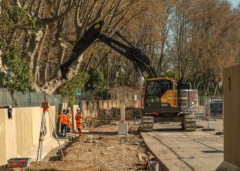 Île Piot, Avignon renforce ses digues face au Rhône