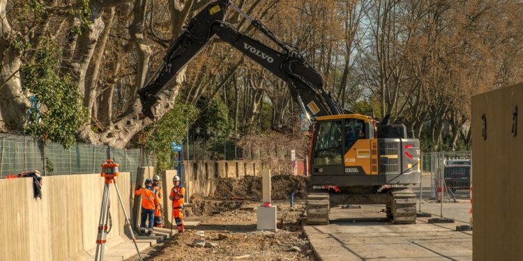 Île Piot, Avignon renforce ses digues face au Rhône