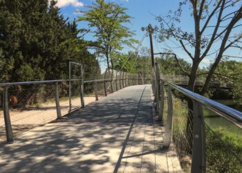 Sorgues, le parc municipal et la passerelle himalayenne en suspens