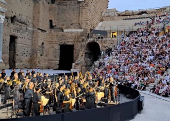 Plus de 140 dates pour Orange en fête cet été, entre les Chorégies, Véronique Sanson, Kendji Girac et Julien Doré