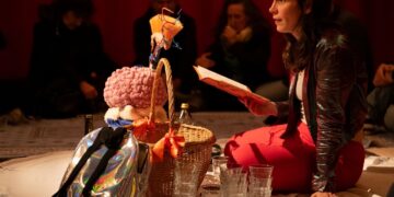 &lsquo;La tête loin des épaules&rsquo;, un regard critique sur le système psychiatrique au Théâtre des Halles