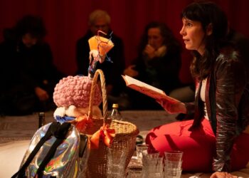 &lsquo;La tête loin des épaules&rsquo;, un regard critique sur le système psychiatrique au Théâtre des Halles