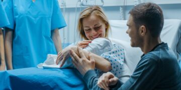 Congé supplémentaire de naissance : les 4 mesures à retenir
